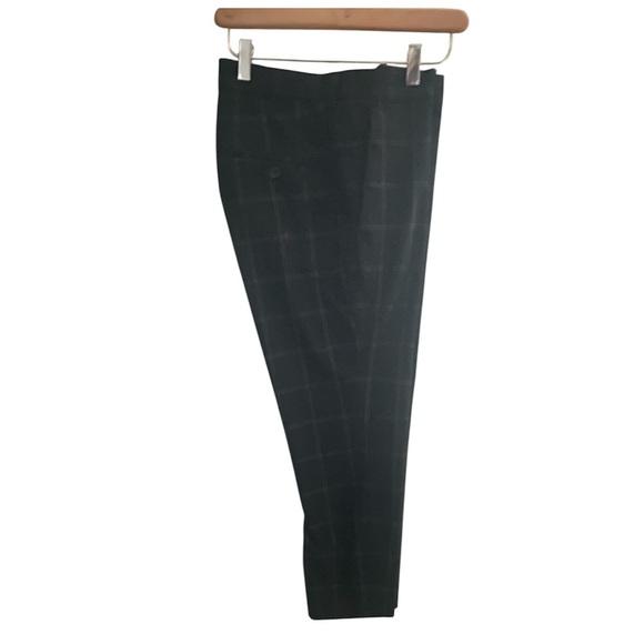 H&M Tapered Cropped by H&M
in black with a white checkered Slim Petite Sz 30 - Picture 2 of 4
